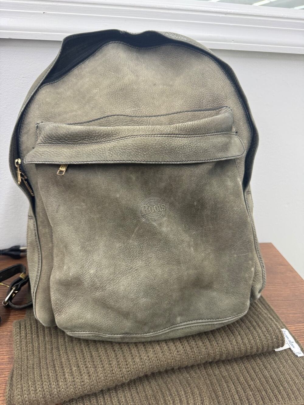 Roots Canada Go Soft Pebble Leather Laptop Backpack (pu2000thrifty